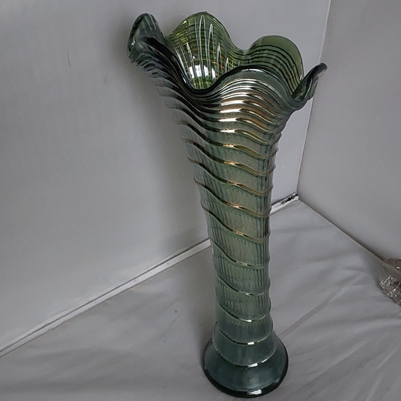 IMPERIAL GREEN/ LIME GREEN ANTIQUE RIPPLE CARNIVAL FUNERAL SIZE GLASS VASE - Picture 6 of 9